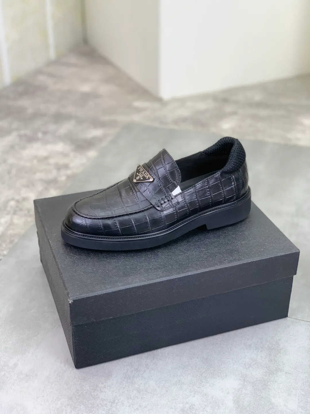 Men's shoes 💰P480 new style 💰 💎💎💎 water-dyed cow lining original order quality PRADA —🆘.Prada original purchase agent, high-end business leather shoes, fabric: imported from Italy cowhide material ➕ water-dyed cow lining/cowhide lining ➕ special original outsole, fine workmanship, real thing ^_^ Photographed 🎬size: 39-44